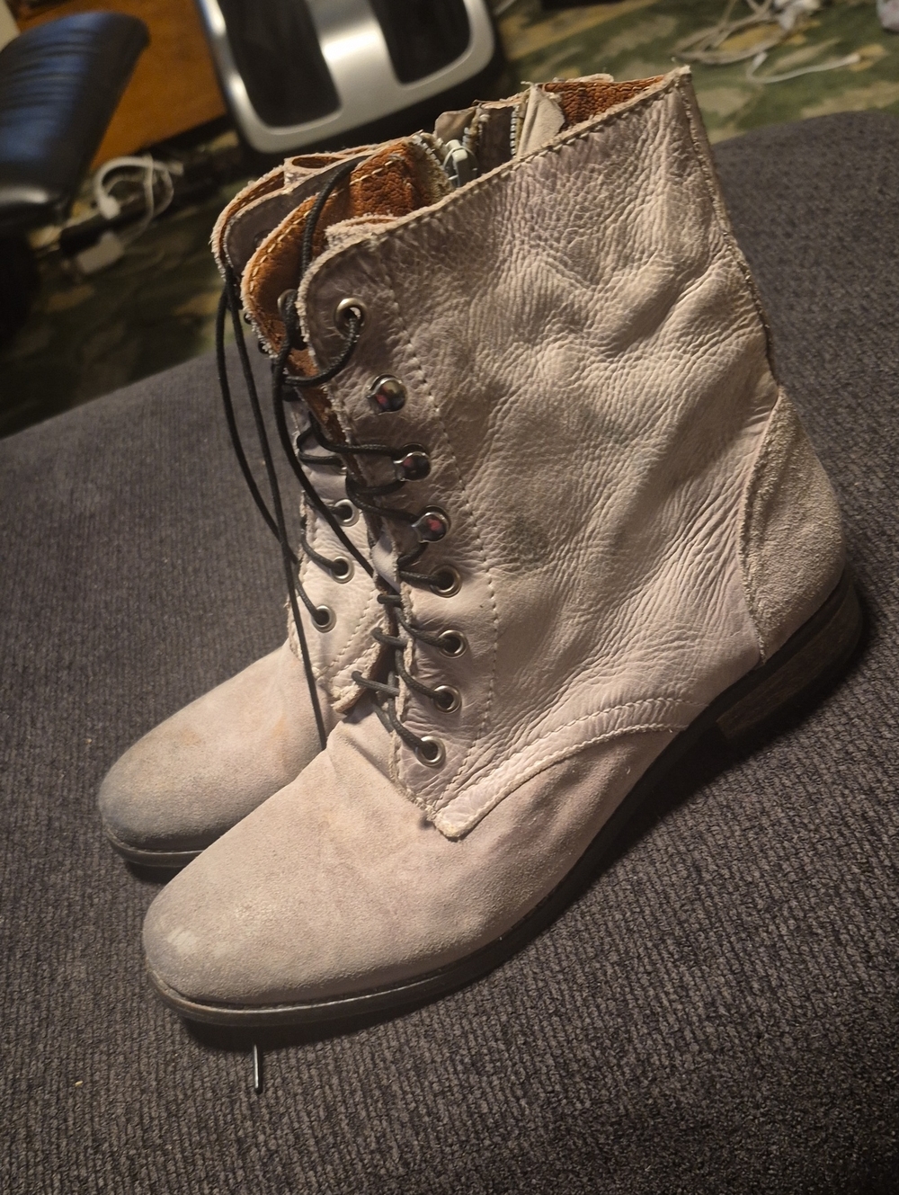 rebels Light Gray Lace-Up Leather & Suede Ankle Boots